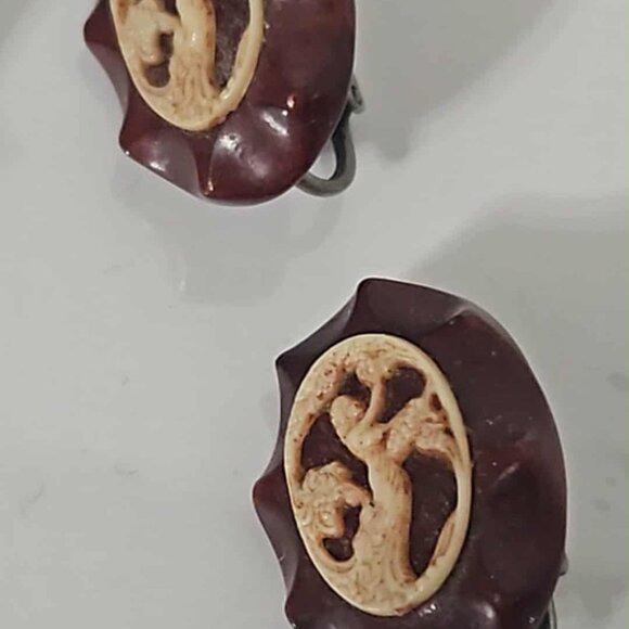 Vintage  Art Nouveau Earth Mother Cameo Pin & Clip Earrings - Picture 2 of 4